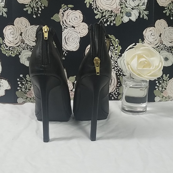 Heels - Picture 3 of 4